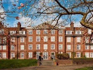 Londra’nın Prestijli Okullarından Regent’s University London İçin Yerinizi Şimdiden Ayırtın!