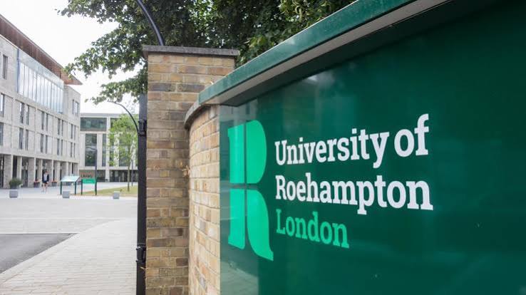 University of Roehampton'da Eylül 2026 Başlangıçlı Programlara Başvuran Öğrenciler, 2000 GBP Erken Kayıt İndirimi Fırsatı Yakalıyor..