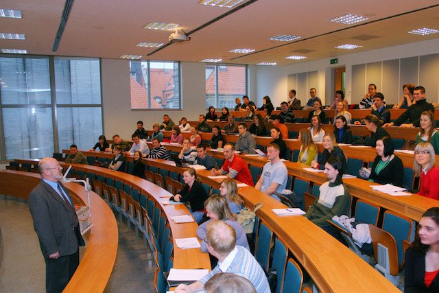 Vincent Pol University kampüsünden görüntü 2
